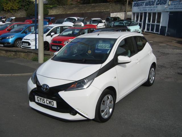 Toyota Aygo 1.0 AYGO X-PLAY VVT-I Hatchback Petrol White