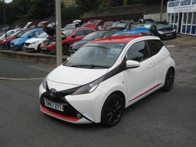 Toyota Aygo 1.0 AYGO X-PRESS VVT-I Hatchback Petrol White